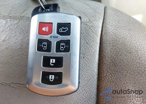 2012 Toyota Sienna Xle V6 8 Passenger z USA, uszkodzony, nr VIN 5TDYK3DC7CS275093